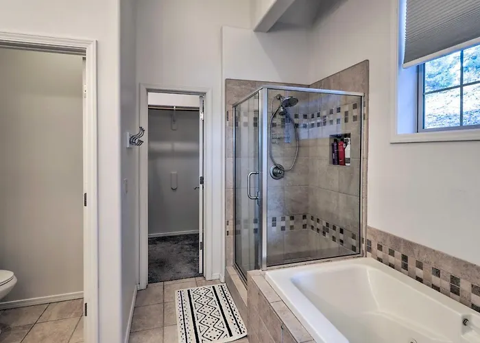 Holiday home Family-friendly < 5 Mi To Downtown! *